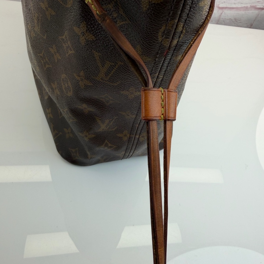 Louis Vuitton Neverfull Monogram MM Tote - Picture 2 of 12